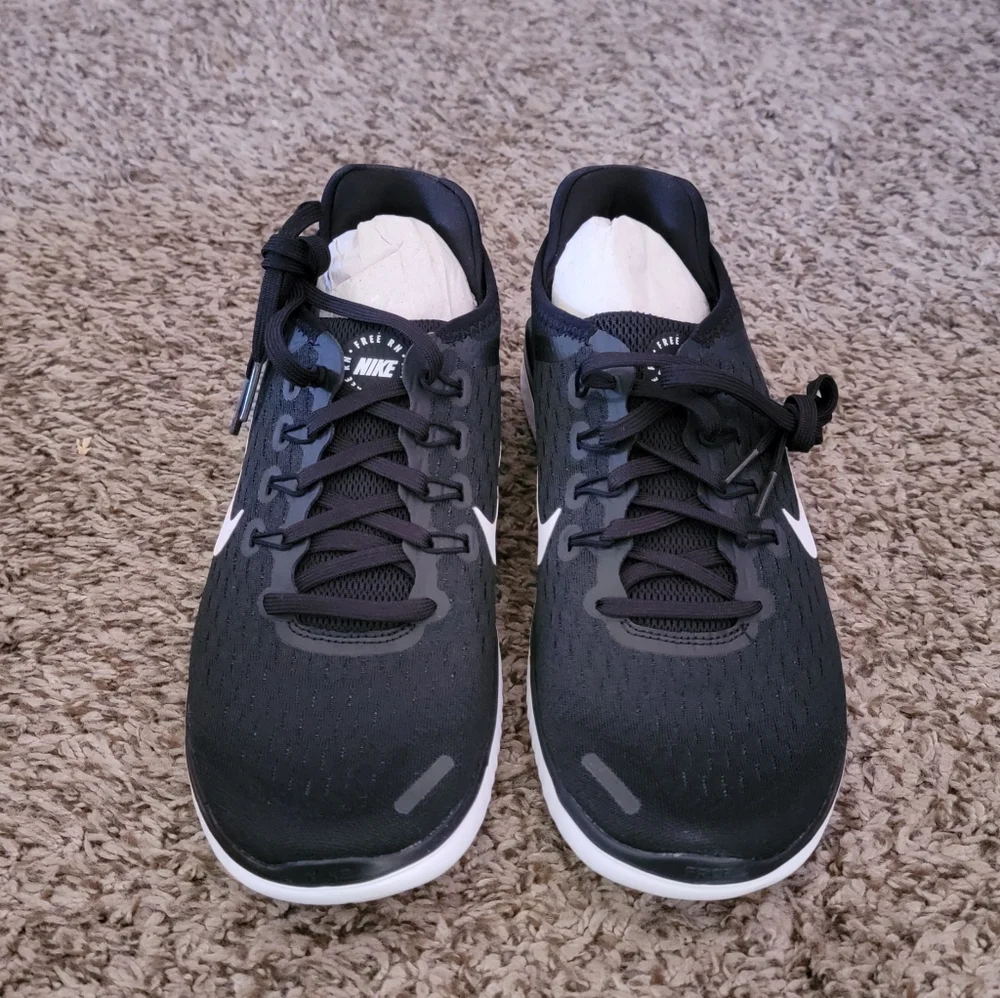Nike - Picture 3 of 5
